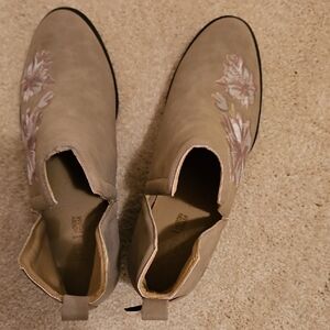 JBU Beige Floral Ankle Booties